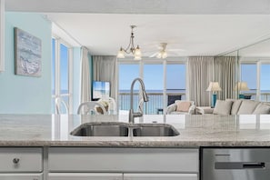 Interior - Gulf-front, 10th-floor corner condo with pools & hot tub - majestic views (Destin)