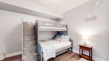 2 habitaciones, tabla de planchar con plancha, wifi y ropa de cama