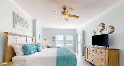 Mexico Beach condo w/ full beach view, central AC, and shared pool & hot tub