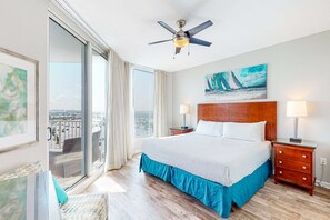 2 bedrooms, Internet, bed sheets - Gulf-view condo with outdoor pool, hot tub, gym & tennis - walk to the beach (Destin)