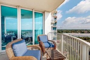 Property grounds - Gulf-view condo with outdoor pool, hot tub, gym & tennis - walk to the beach (Destin)