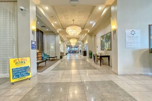 Lobby - Gulf-view condo with outdoor pool, hot tub, gym & tennis - walk to the beach (Destin)