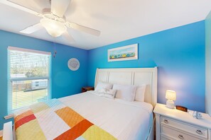 2 bedrooms, iron/ironing board, WiFi, bed sheets - Dog-friendly home blocks from the beach with patio, balcony, & outdoor shower (Port St. Joe)