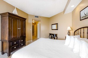 2 bedrooms, iron/ironing board, WiFi, bed sheets - Lovely waterfront villa w/ocean views, internet, washer/dryer, & central AC (Miramar Beach)