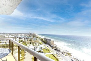 Property grounds - Lovely waterfront villa w/ocean views, internet, washer/dryer, & central AC (Miramar Beach)