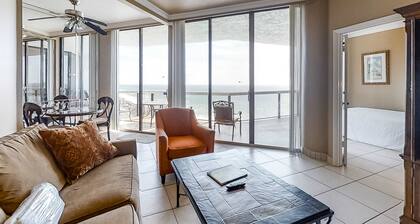 Lovely waterfront villa w/ocean views, internet, washer/dryer, & central AC