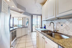 Fridge, microwave, oven, stovetop - Beautiful gulf-front villa w/free WiFi, shared pool & hot tub, central AC, views (Miramar Beach)