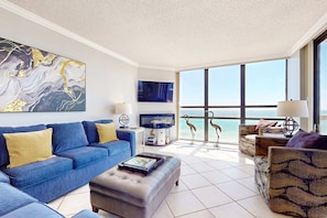 TV, offices - Beautiful gulf-front villa w/free WiFi, shared pool & hot tub, central AC, views (Miramar Beach)