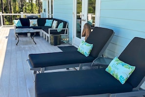 Terrace/patio - Dog-friendly ocean-view house with central AC & washer/dryer - snowbird-friendly (St. George Island)