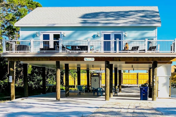 Terrace/patio - Dog-friendly ocean-view house with central AC & washer/dryer - snowbird-friendly (St. George Island)