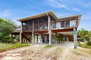 Exterior - Dog-friendly home near the beach with spacious living area, porch & sundeck (Port St. Joe)