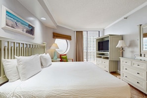 2 bedrooms, iron/ironing board, Internet, bed sheets - Stunning waterfront condo with pool, hot tub, gym, & tennis (Miramar Beach)