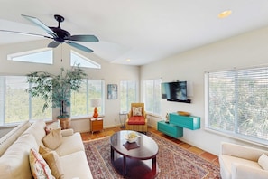 TV, offices - Gorgeous coastal home with plenty of space, shared pool and easy beach access (St. George Island)