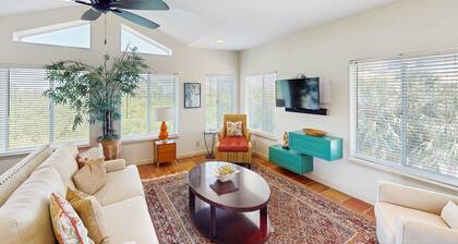Gorgeous coastal home with plenty of space, shared pool and easy beach access