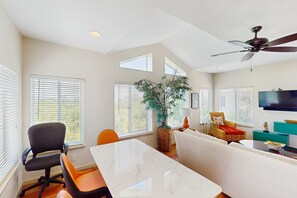 TV, offices - Gorgeous coastal home with plenty of space, shared pool and easy beach access (St. George Island)