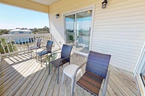 Terrace/patio - Charming ocean-view gem with a pool, deck, washer/dryer & central AC (St. George Island)