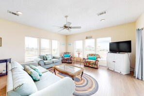 TV, DVD player, offices - Charming ocean-view gem with a pool, deck, washer/dryer & central AC (St. George Island)