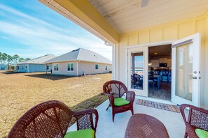 Outdoor dining - Dog-friendly home & casita with pool & beach access, central AC, & W/D (Port St. Joe)