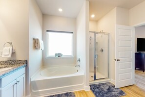 Shower, towels - Dog-friendly home & casita with pool & beach access, central AC, & W/D (Port St. Joe)