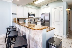 Fridge, microwave, oven, stovetop - 321 Gulf View Condo with Shared Hot Tub,Outdoor Pool, Splash Pad, Beach Service (Fort Walton Beach)