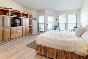 WiFi, bed sheets - Dog-friendly beachfront townhouse with comunity pool, washer/dryer, central AC (St. George Island)