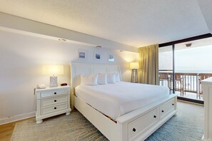 1 bedroom, iron/ironing board, WiFi, bed sheets - Swanky beachfront hotel-style condo w/ shared pool, hot tub, and beach access! (Destin)