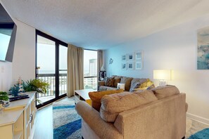 TV, offices - Swanky beachfront hotel-style condo w/ shared pool, hot tub, and beach access! (Destin)