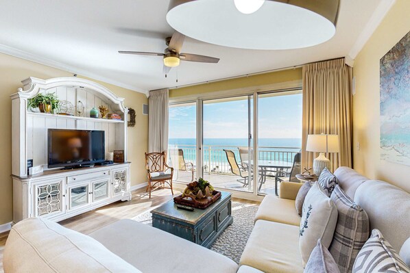 TV, offices - Ocean view condo with pool, gym, grill, scenic balcony, open layout, W/D, & AC (Destin)