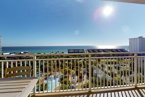 Property grounds - Spacious condo with amazing views, pools, & easy beach access (Destin)