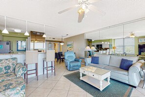 TV, DVD player, offices - Magnolia House at Destin Pointe 212 (Destin)