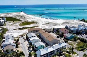 Aerial view - Coastal condo in a great location with balcony, open interior, washer/dryer & AC (Destin)