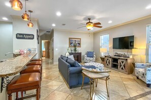 TV, offices - Pet-Friendly Home Destin, Beach, Pool + Hot Tub, Near Dining & Shops (Destin)