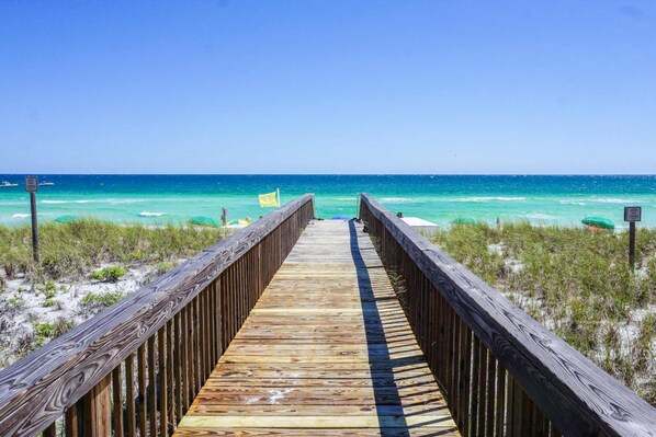 On the beach - Jetty East 221 (Destin)