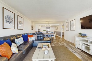 TV, offices - Beachfront Shoreline Towers condo on 2nd floor only steps away from beach (Destin)