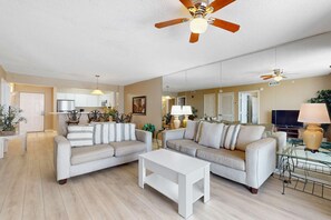 TV, DVD player, offices - Beachfront with a heated pool & a spa (Destin)
