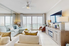 TV, DVD player, offices - Stunning waterfront home with convenient beach access, pool & gym (Destin)