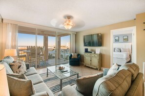 TV, DVD player, offices - Magnolia House at Destin Pointe 203 (Destin)