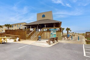 Exterior - Snowbird & dog-friendly condo with 5 pools, hot tubs, golf, tennis, pickleball (Destin)