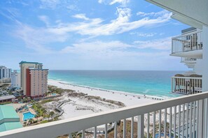 Property grounds - Coastal condo with Gulf views, washer and dryer, Wifi, Community pool (Destin)