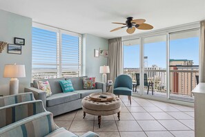 TV, offices - Coastal condo with Gulf views, washer and dryer, Wifi, Community pool (Destin)