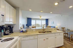 Fridge, microwave, oven, stovetop - Ocean-View Getaway with Two Shared Pools, Gym & Beach Access (Destin)