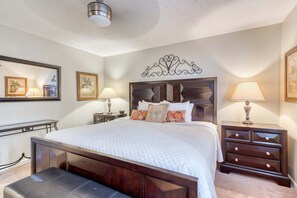 1 bedroom, iron/ironing board, WiFi, bed sheets - Second Floor Condo Many Amenities, Beach Access, Beach Equipment Included (Destin)