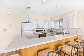 Fridge, microwave, oven, stovetop - Second Floor Condo Many Amenities, Beach Access, Beach Equipment Included (Destin)