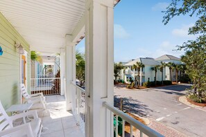 Property grounds - Nautical home in gated community with pool, hot tub & beach access (Destin)