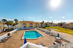 Pool - Charming condo with pool, hot tub, tennis, balcony, & W/D (Destin)