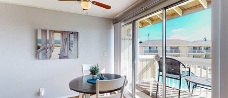 屋外ダイニングエリア