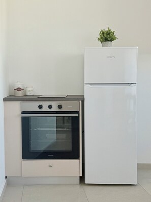 Leilighet – comfort, 1 queensize-seng med sovesofa, balkong, hageutsikt | Eget kjøkken | Kjøleskap, mikrobølgeovn, ovn og kokeplater