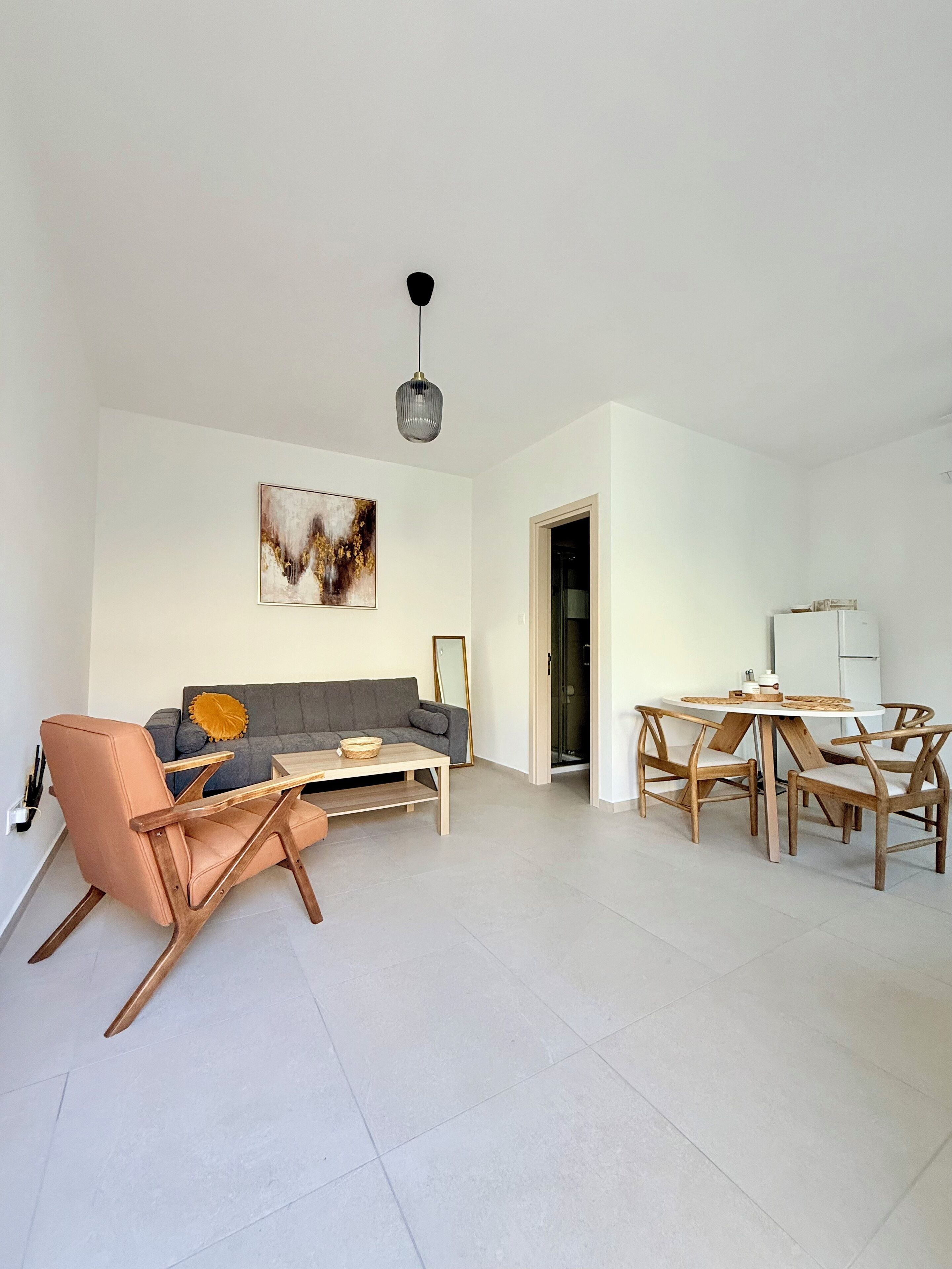 Traditional-Apartment, 1 Queen-Bett und Schlafsofa, Terrasse, Blick auf den Innenhof | Wohnbereich