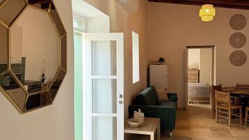 Design Apartment, 2 Bedrooms, Kitchen, Courtyard View | Interior