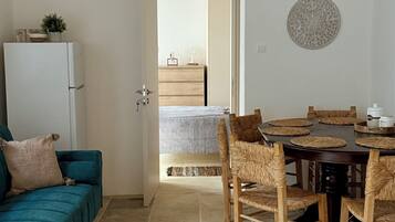 Design Apartment, 2 Bedrooms, Kitchen, Courtyard View | Interior